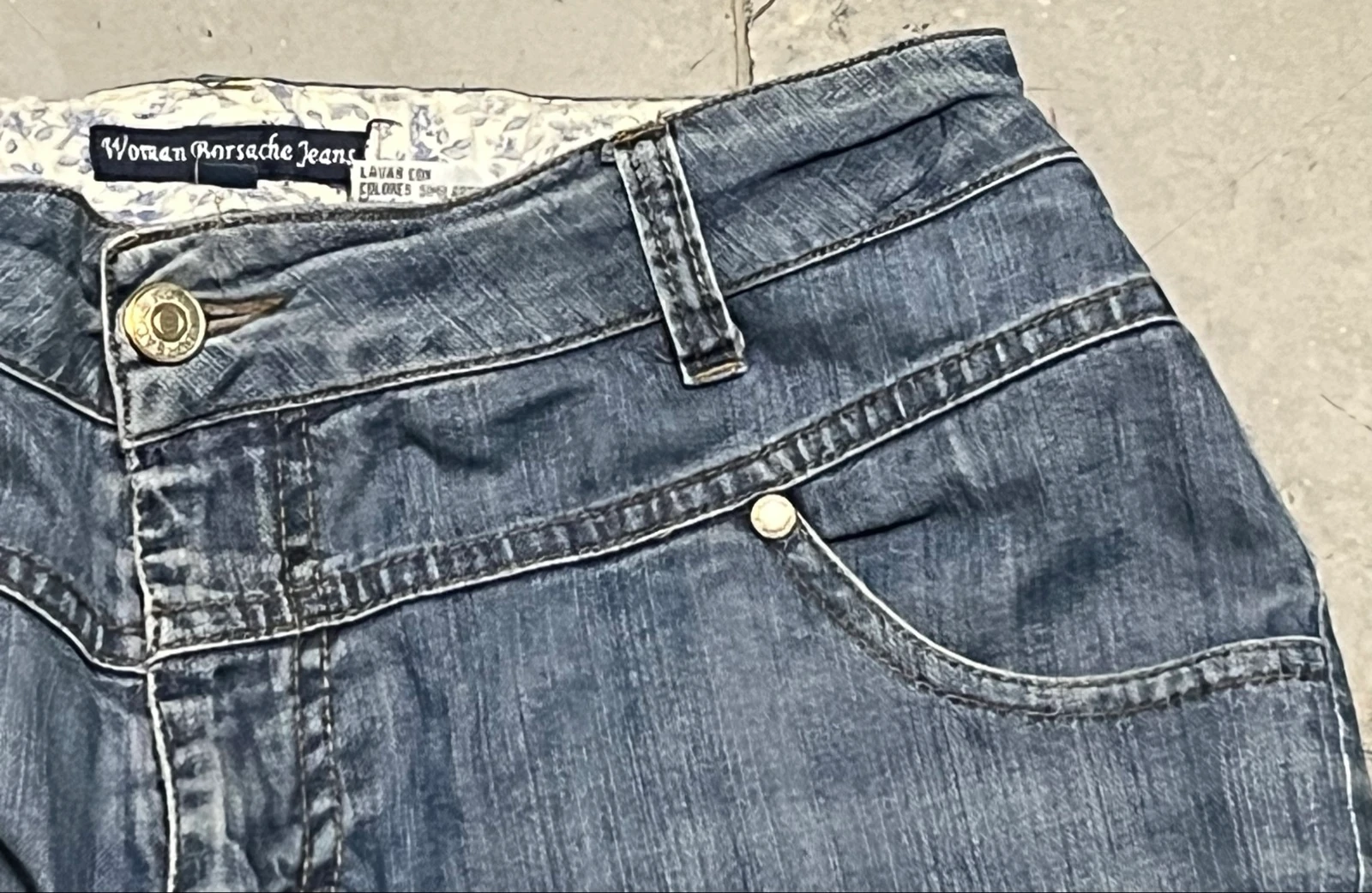 Calça jeans azul com letras de strass na parte de trás – photo 4